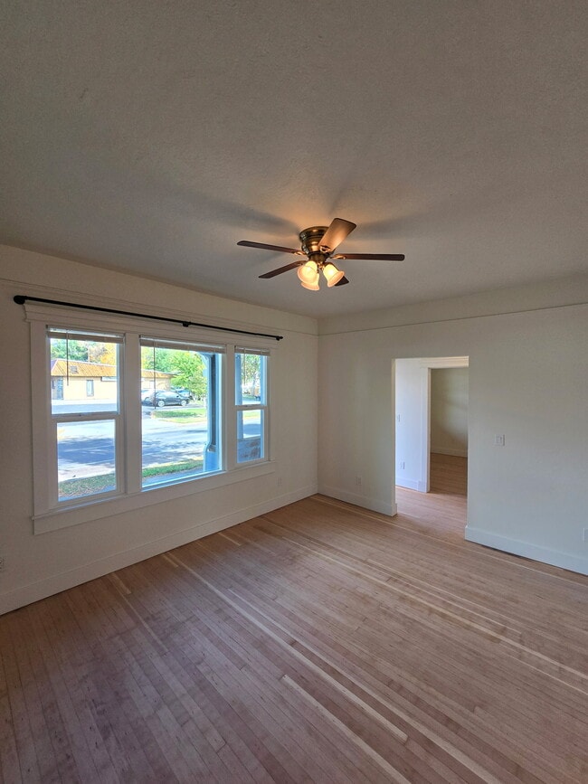 Sala de estar - 1124 2nd Ave N