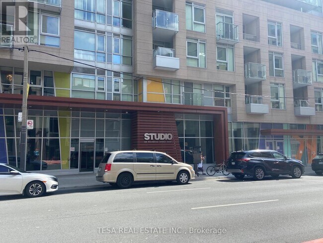 Photo du bâtiment - 199 Richmond St W