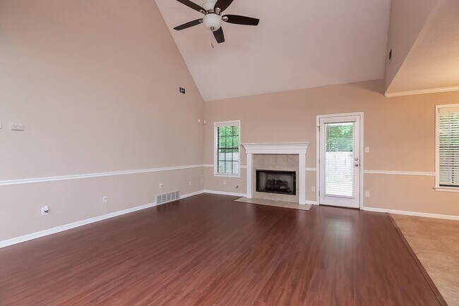 Foto del edificio - 8018 Jills Creek Dr