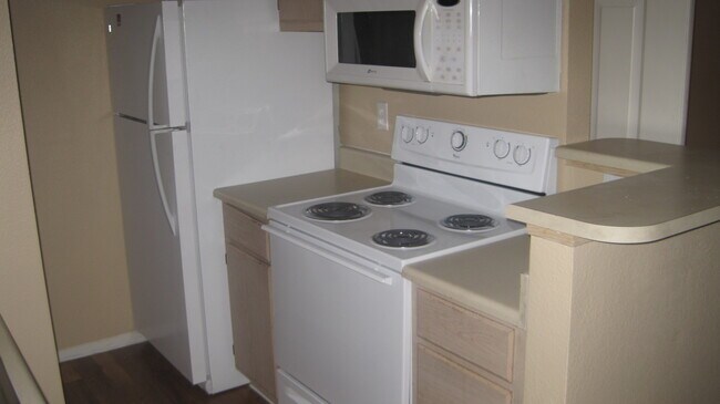 Building Photo - 5111 Lindell Road Unit 107