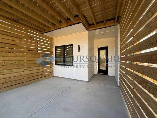 Foto del edificio - Spacious New Construction 3 Bed, 3.5 Bath Townhome with Modern Finishes, Fireplace & Fenced Yard ...