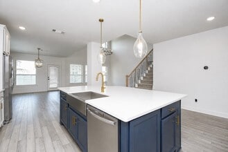 Building Photo - 23714 Sweeny Vly Dr