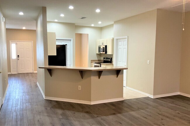 Foto del edificio - 284 Cloverdale Rd