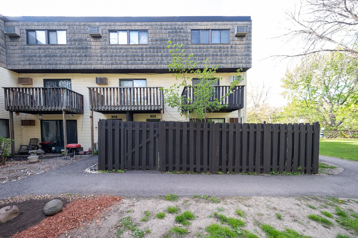 Primary Photo - 7186 72nd Ln N
