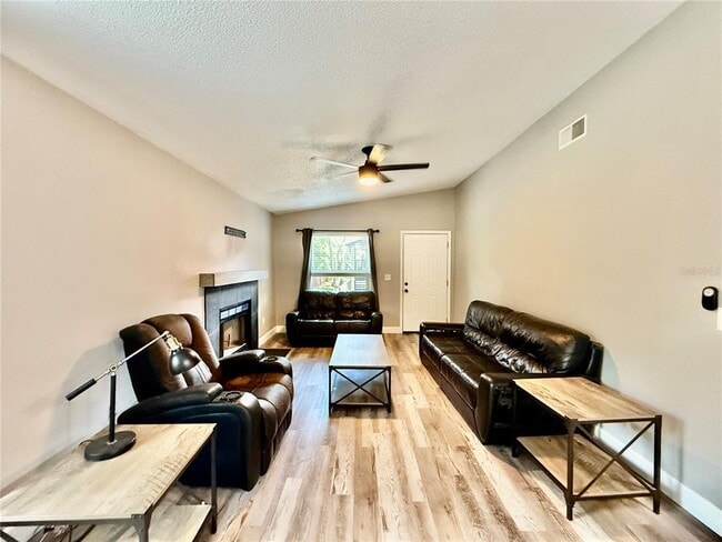 Building Photo - 3958 Dream Oak Pl