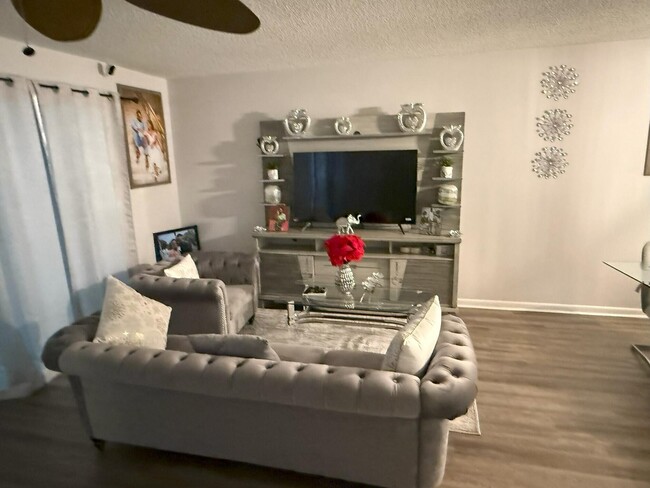 Building Photo - 2828 Casita Way