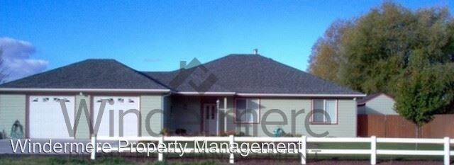 Primary Photo - 3 br, 2 bath House - 33 Corbin Lane