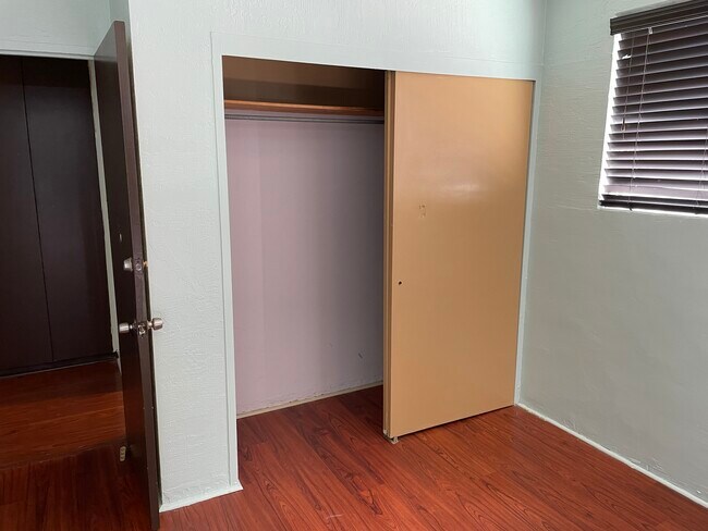 Building Photo - 904 Lunalilo St