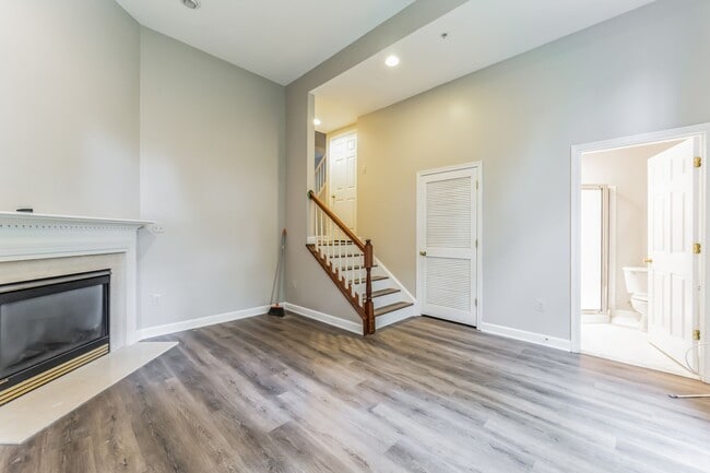Building Photo - 3 bed 2.5 bath rowhome for rent