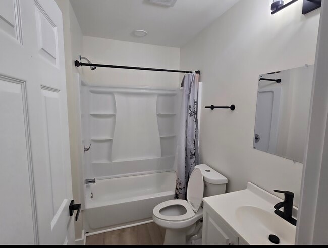 Building Photo - 986 Eldridge Ave