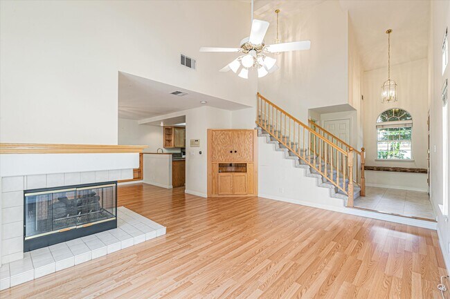 Building Photo - 210 Bellflower Dr