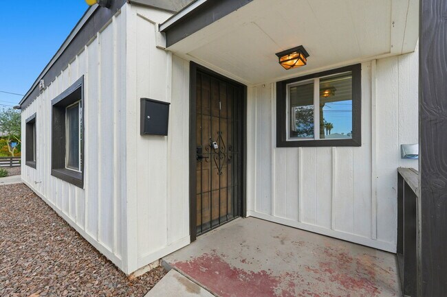 Building Photo - 433 N 14th St