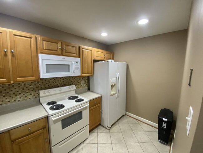 Kitchen - 1st Level - 9916 Forest View Pl