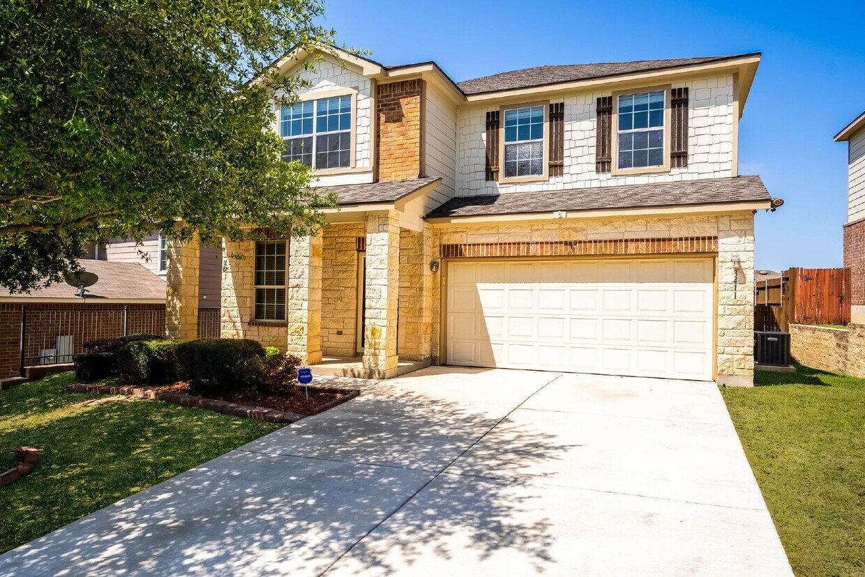 Foto principal - Flexible 5-Bedroom Rental Home in Alamo Ra...