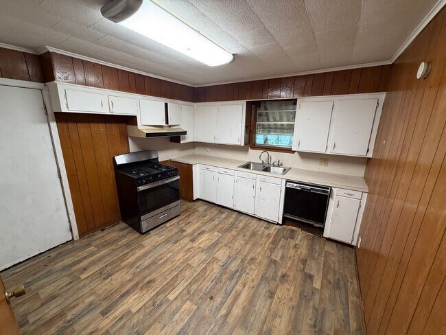 Foto del edificio - Spacious 3 Bedroom Home