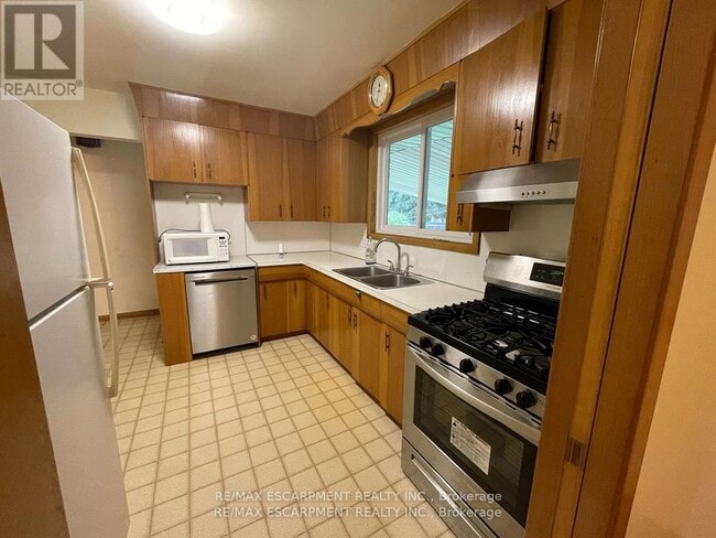 Building Photo - 4327 Mitchell Ave