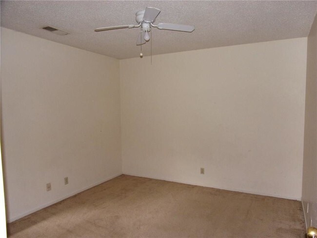 Building Photo - 720 Redbird Ln