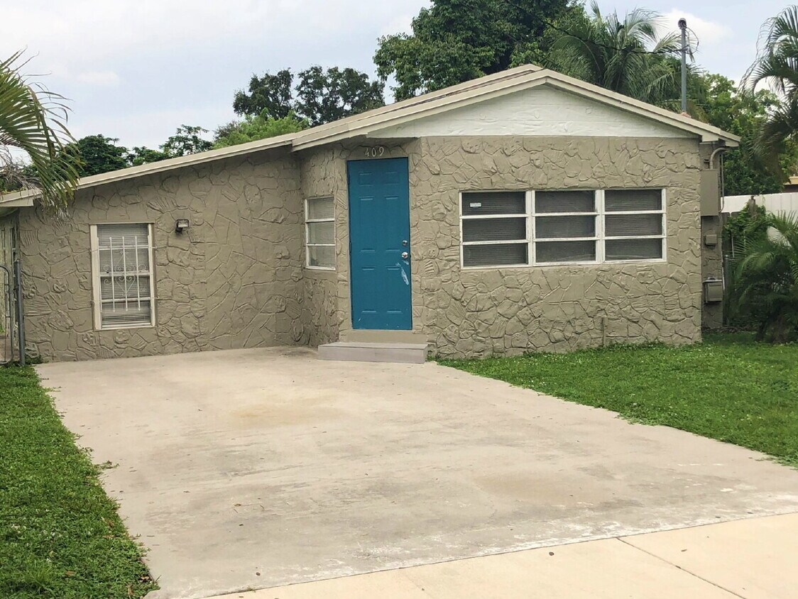 Primary Photo - Cute & Cozy 2BD/2BA + Bonus Room Available...