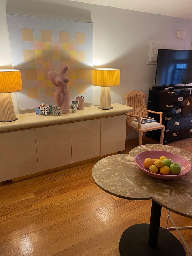 Livingroom - 35 Aberdeen St