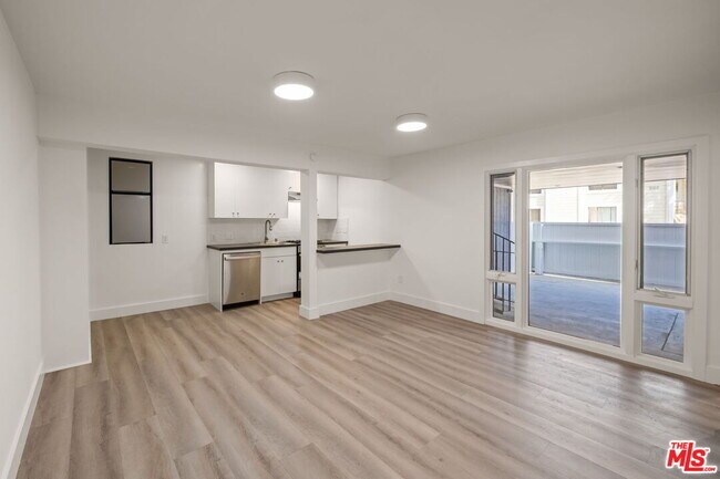 Foto del edificio - 6821 E Ocean Blvd