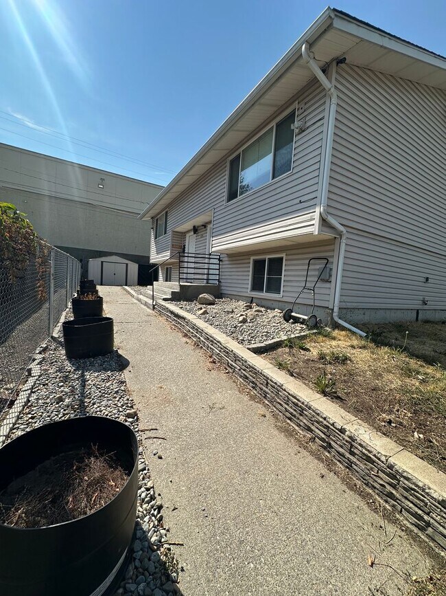 Building Photo - 1605 W York Ave