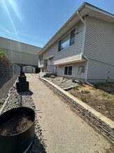 Building Photo - 1605 W York Ave