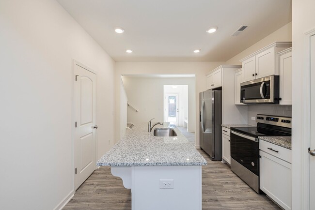Building Photo - January 2024 NEW 2 BD Townhome in York