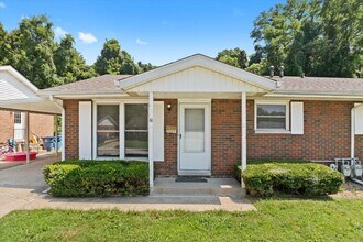 Building Photo - 8 Manor Dr