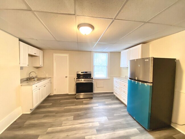 Foto del edificio - 908-910 Smithton Avenue