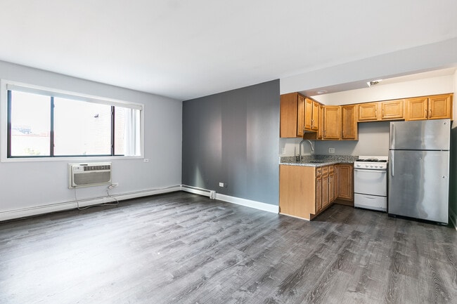 Building Photo - 6201 N Kenmore Ave