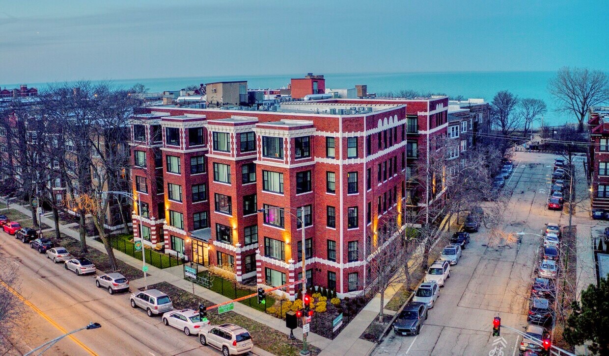 Foto principal - 7645 N Sheridan Rd