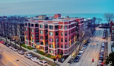 Building Photo - 7645 N Sheridan Rd