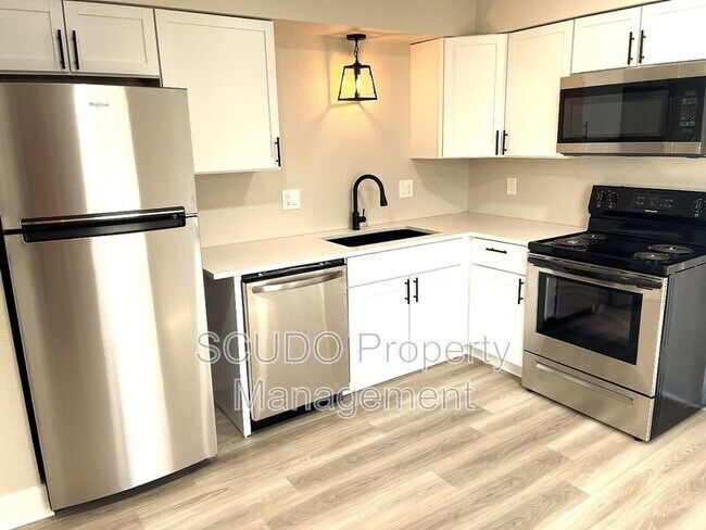 Building Photo - 2100 SW 9th St