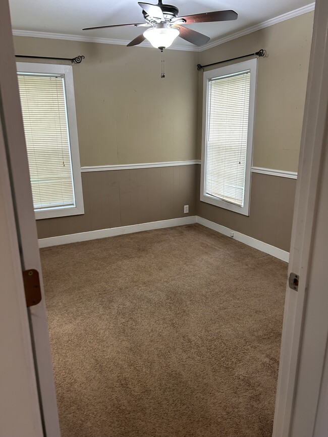 Building Photo - 301 Shady Oaks Dr