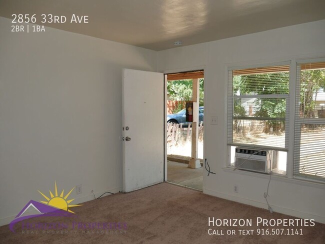 Building Photo - Cozy 2 Bed 1 Bath 700 sqft Sacramento Triplex