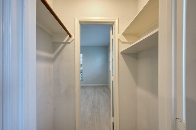 Foto del edificio - 1860 White Oak Dr