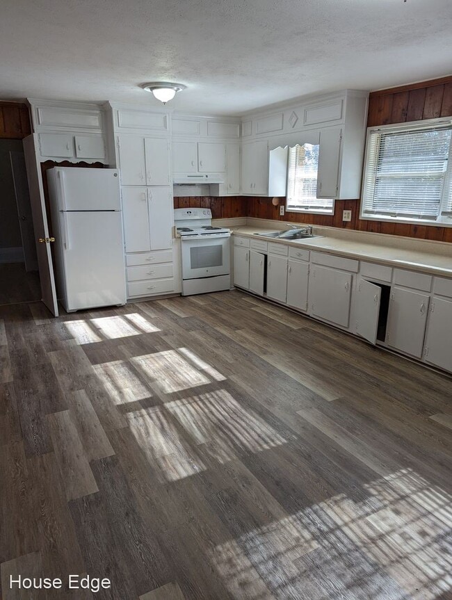 Building Photo - 4 br, 1.5 bath House - 2700 Dunmoreland Ter
