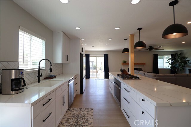 Foto del edificio - 586 Poppy Ln