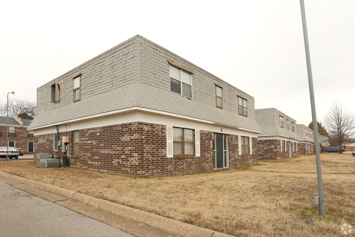 Primary Photo - Twin Sixes Apartments