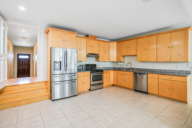 Building Photo - 540 Griffith St