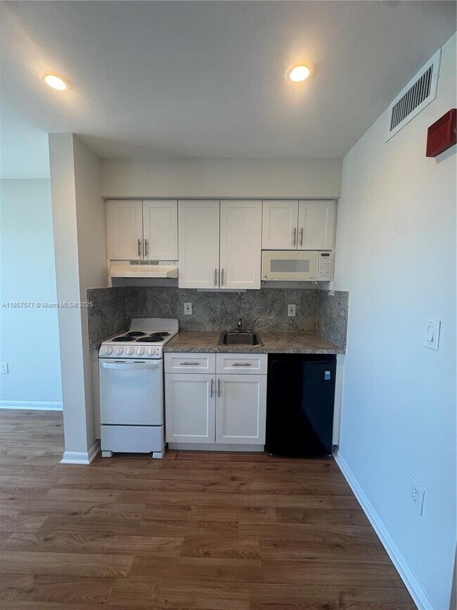 Foto del edificio - 5789 SW 72nd St