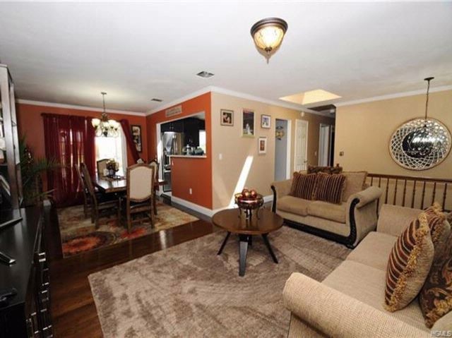 Foto del edificio - 28 Hickory Ln