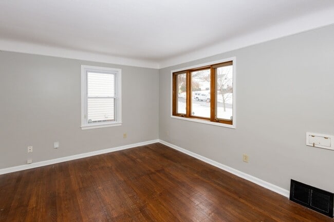 Building Photo - 5048 Claremont Blvd