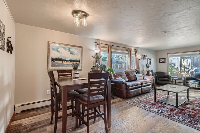 Building Photo - AVAILABLE NOW, LARGE YARD AND DETACHED 2 CAR GARAGE, UPDATED FLOORS AND BATH, $0 DEPOSIT OPTIONS!