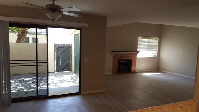 Foto del edificio - 367 N Melrose Dr