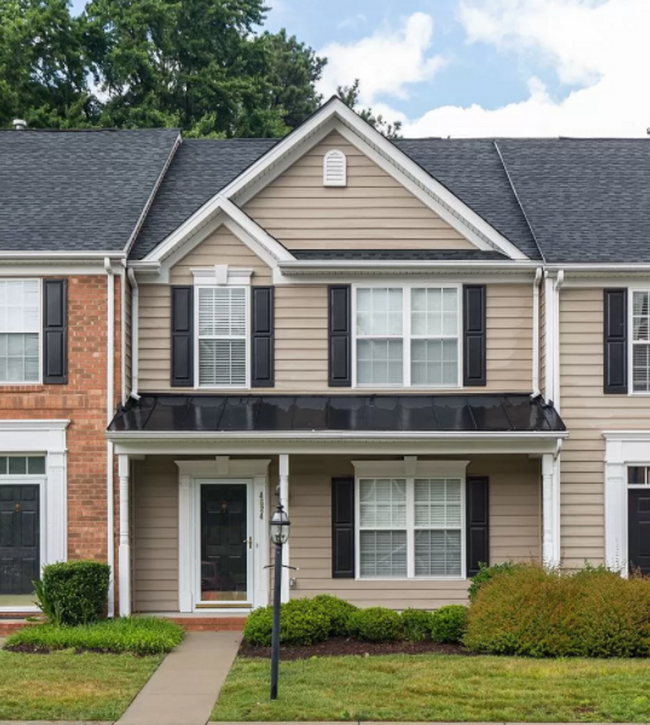 Building Photo - Gorgeous Townhome Near Short Pump!