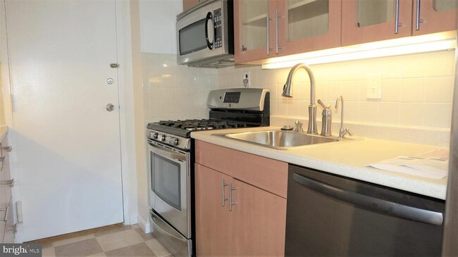 Building Photo - 10500 Rockville Pike
