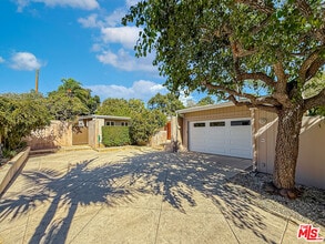 Building Photo - 2123 Sycamore Canyon Rd