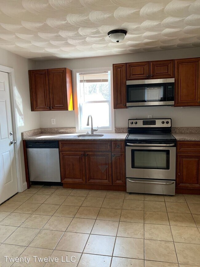 Building Photo - 2 br, 1 bath House - 14 Walnut Street