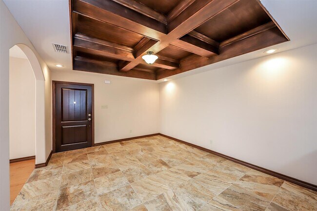Building Photo - 1504 Iturbide St